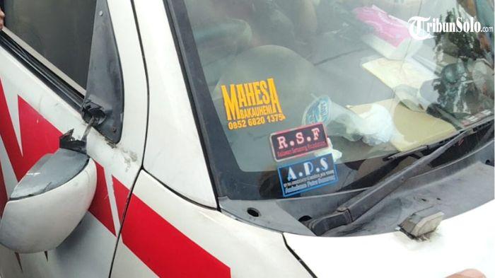 Kondisi-spion-mobil-ambulans-pecah-dirusak.jpg