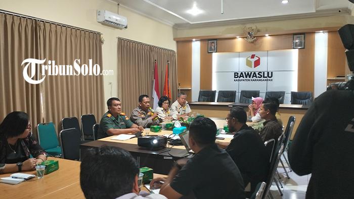 Koordinasi-Bawaslu-Karanganyar-Satpol-PP-dan-Polres-Karanganyar-di-Kantor-Bawaslu-Karanganyar.jpg