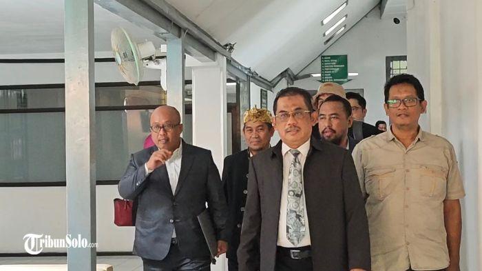 Kuasa-hukum-penggugat-Citizen-Lawsuit-CLS-ijazah-palsu-Jokowi.jpg