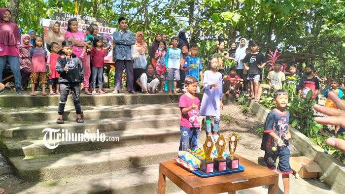 Lomba-latto-latto-di-Desa-Ngrombo-Sukoharjo-Minggu-812023.jpg