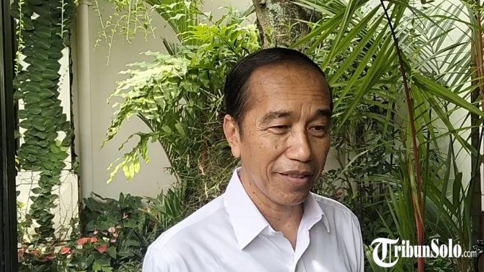 Mantan-Presiden-Jokowi-saat-ditemui-di-kediamannya-Kamis-212025.jpg