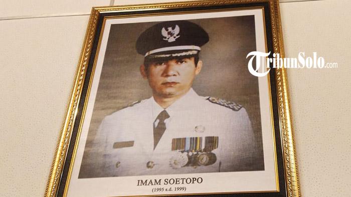 Mantan-Wali-Kota-Solo-Imam-Soetopo.jpg