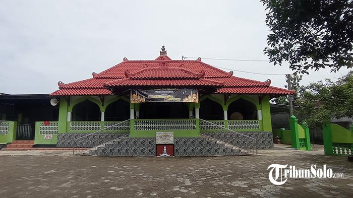 Masjid-Darussalam-Kedunggudel-Sukoharjo.jpg