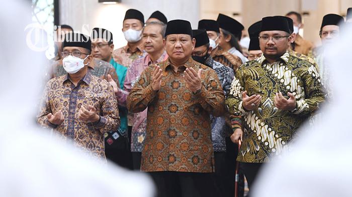 Menhan-Prabowo-Subianto-saat-menghadiri-peresmian-Masjid-Raya-Sheik.jpg