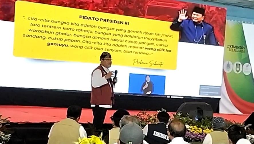 Menteri-Sosial-Saifullah-Yusuf-saat-mengisi-dialog.jpg
