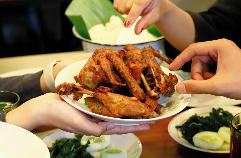 Menu-Bebek-Goreng-H-Slamet-Kartasura-yang-legendaris.jpg