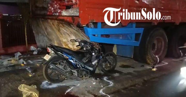 Motor-seruduk-truk-di-Desa-Ngarum-Sragen-akibatkan-pengendara-meninggal-dunia.jpg