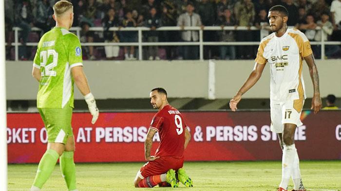 PELUANG-GAGAL-Ekspresi-pesepak-bola-Persis-Solo-Bruno-Gomes-setelah-gagal-memanfaatkan-peluang.jpg