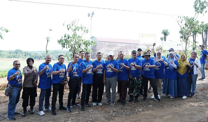 PJ-Bupati-Karanganyar-Timotius-Suryadi-melakukan-penanaman-pohon-saat.jpg