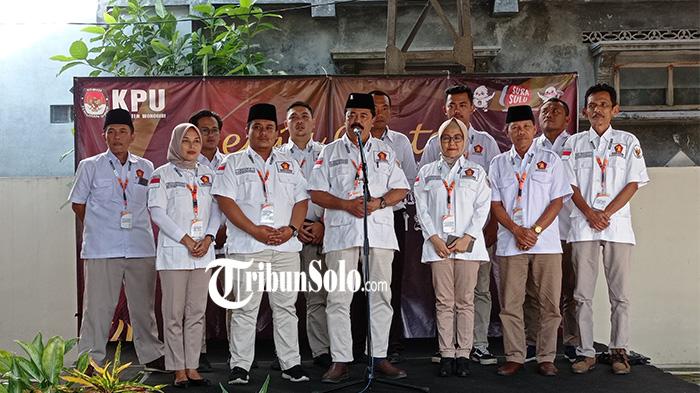 Para-Kader-Gerindra-Wonogiri-saat-mendaftar-caleg-di-KPU-Wonogiri.jpg