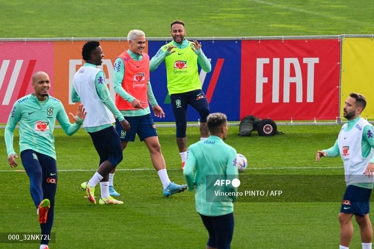 Para-pemain-Brasil-tengah-menjalani-latihan-bersama-Diantaranya-Fabinho-Vinicius-Junior-Neymar.jpg