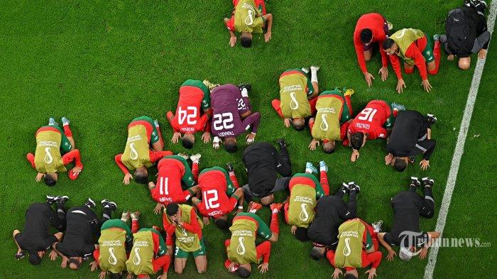 solo/Para-pemain-Maroko-melakukan-selebrasi-sujud-syukur.jpg