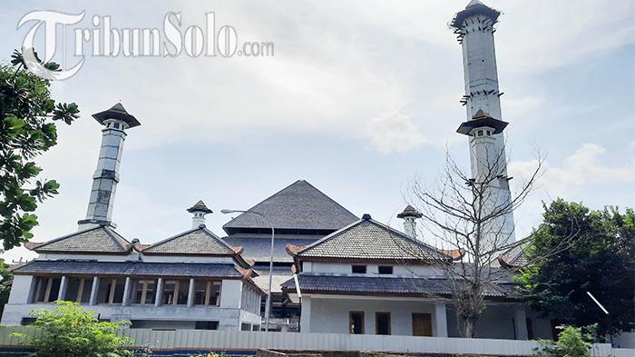 Pembangunan-Masjid-Sriwedari-Solo-di-Jalan-Slamet-Riyadi-yang-mandek-lanta.jpg