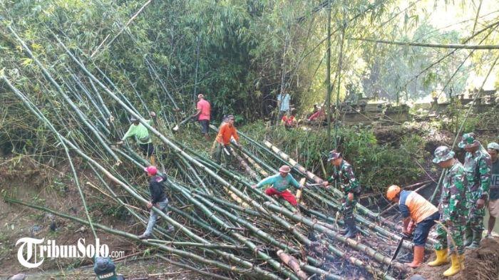 Pembersihan-sampah-di-tiga-sungai-di-wilayah-Kabupaten-Sukoharjo-2.jpg