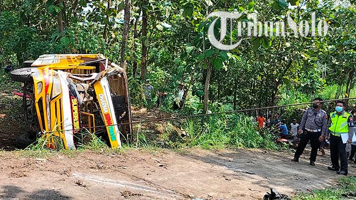 Penampakan-kereta-kelinci-Super-Tayo-yang-terperosok-di-ladang-mengakib-klfkaef.jpg