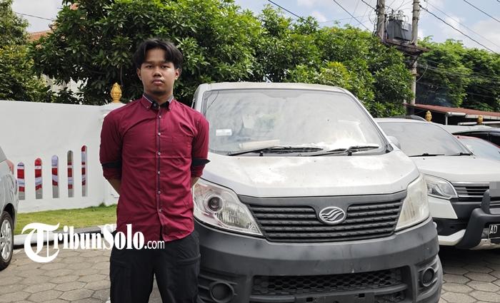 Penggugat-Mobil-Esemka-Aufaa-Luqmana-Re-A-akhirnya-membeli-mobil-Esemka.jpg