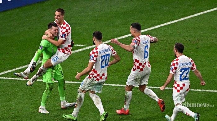 Penjaga-gawang-Timnas-Kroasia-01-Dominik-Livakovic-kiri.jpg
