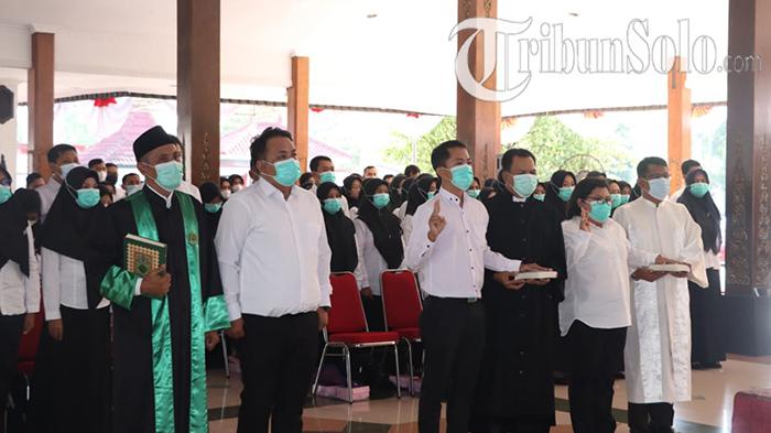 Penyerahan-SK-CPNS-dan-PPPK-non-guru-yang-disaksikan-Bupati-Wonogiri-Joko-S.jpg