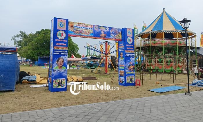 Persiapan-gelaran-pasar-malam-Sekaten-di-Alun-alun-Kidul.jpg