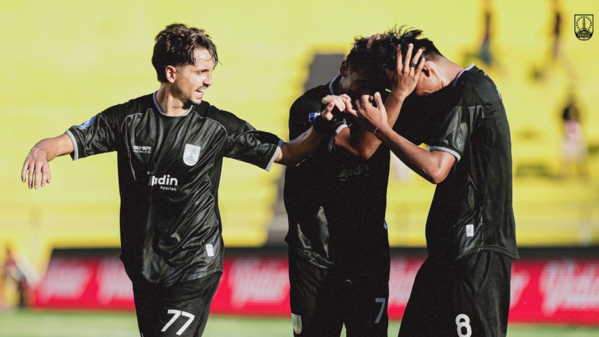 Persis-Solo-menang-dengan-skor-3-2-saat-laga-tandang-melawan-Semen-Padang.jpg