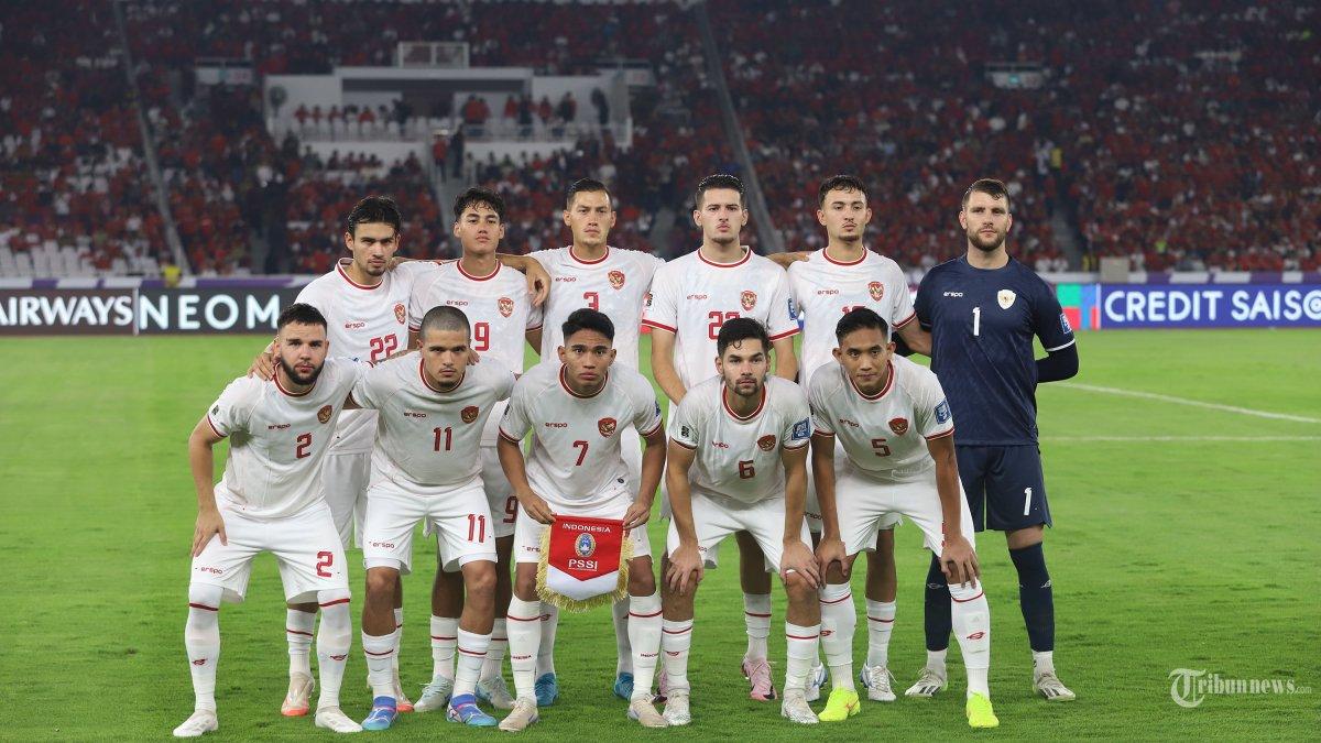 Pesepak-bola-Timnas-Indonesia-foto-Bersama-sebelum-memulai-pertandingan-Grup-C.jpg