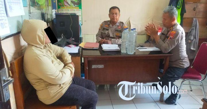Polsek-Gondangrejo-Karanganyar-amankan-penjual-miras-di-jalan-Solo-Purwodadi.jpg