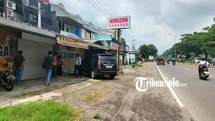 Polsek-Teras-melakukan-olah-TKP-pencurian-Honda-PCX-di-parkiran-Karaoke-Horizon.jpg