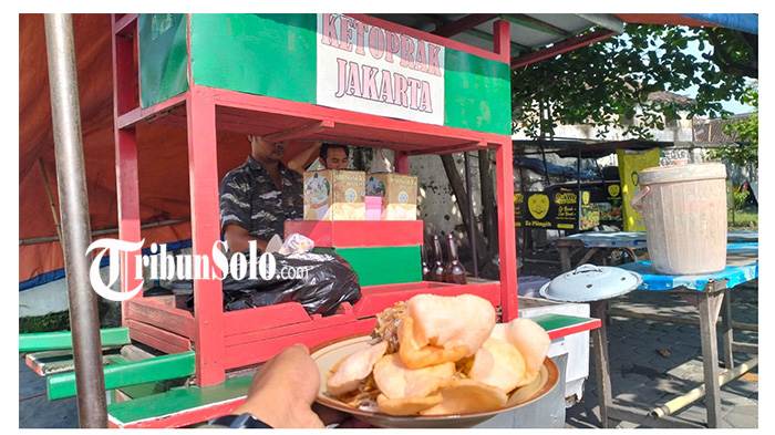 Potret-Makanan-Ketoprak-Jakarta-di-Alun-Alun-Kidul-Solo.jpg