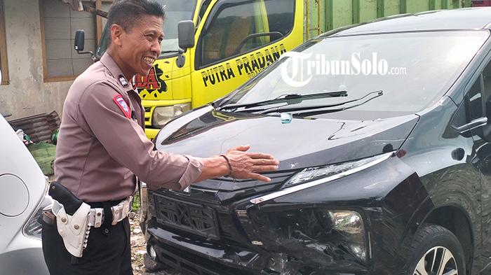Mobil Mitsubishi Xpander Terjang Minimarket di Sukoharjo, Polisi Sebut Sopir Siap Tanggung Jawab