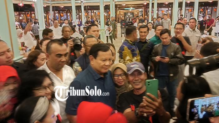Prabowo-Subianto-temui-relawan-Jokowi-Gibran-di-Resto-Ono-Solo-jalan-Diponegoro-Solo.jpg