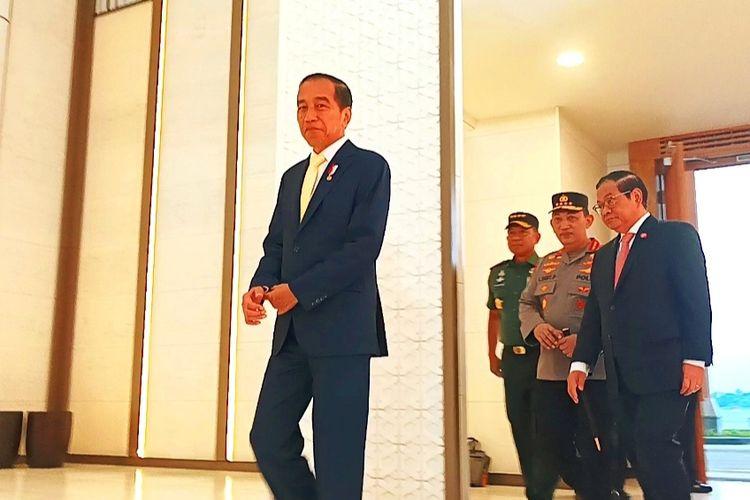 Teka-teki Dasi Kuning Jokowi, Presiden RI Akui Nyaman dengan Golkar