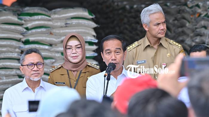 Presiden-Jokowi-saat-mengunjungi-Gudang-Bulog-Ngabeyan-di-Kecamatan-Kartasura-Kabupaten-Sukoharjo.jpg