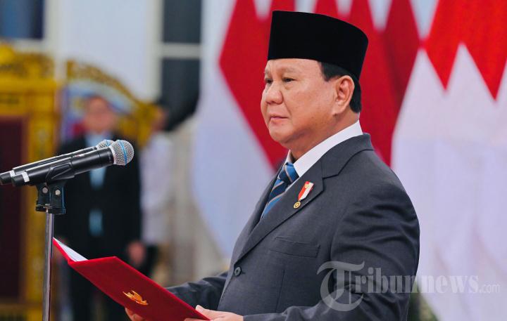 solo/Presiden-Prabowo-Subianto-saat-melantik-Guru-Besar-ITB-Brian-Yuliarto.jpg
