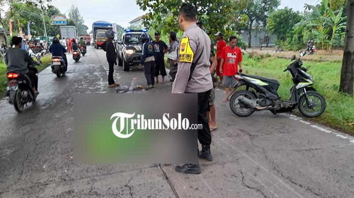 Proses-evakuasi-korban-kecelakaan-di-Jalan-Raya-Solo.jpg