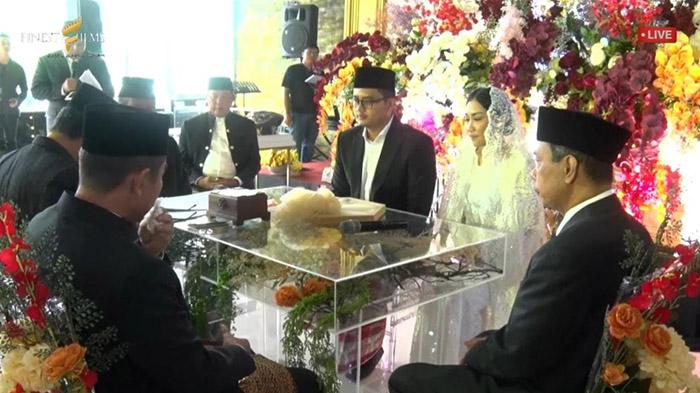 Prosesi-akad-nikah-Ilyas-Akbar-Almadani-dengan-Putri-Rifqi-Marindatama.jpg