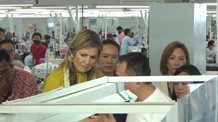 Ratu-Belanda-Maxima-Zorreguieta-Cerruti-saat-berkunjung-ke-pabrik-garmen-Sragen.jpg