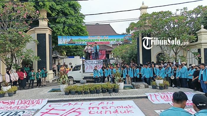 Ratusan-mahasiswa-longmarch.jpg