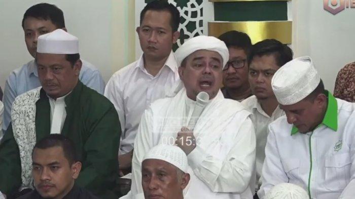 Rizieq-menyerukan-revolusi-akhlak-di-depan-simpatisan.jpg