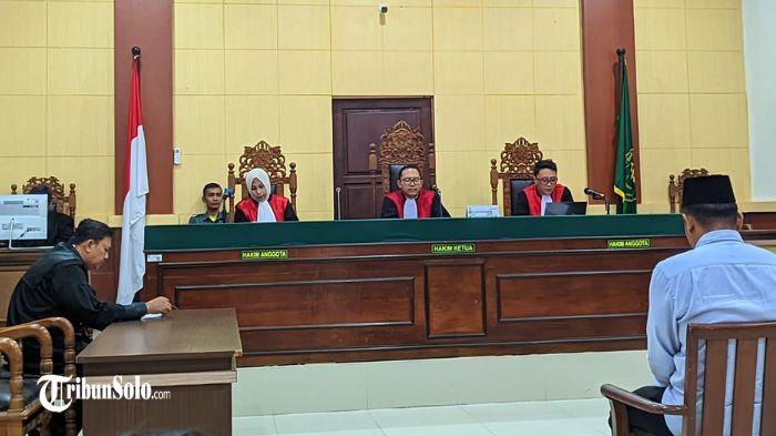 Sarmo-dijatuhi-hukuman-mati-oleh-Majelis-Hakim.jpg