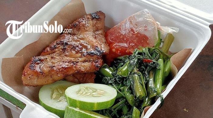 Kuliner Solo: Sei Ayam Rote Ala Ricky Manufoe Juara Nasional Tinju Kelas Bulu,Sambalnya Segar Nampol