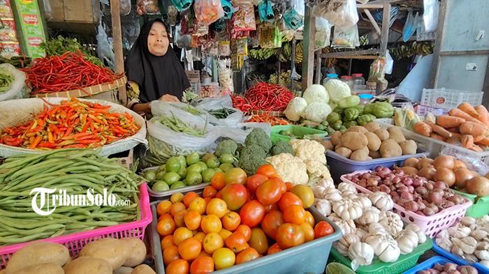 Sejumlah-komoditas-sayur-mengalami-lonjakan-harga-cukup-tajam-di-Pasar-Sunggingan-Boyolali.jpg