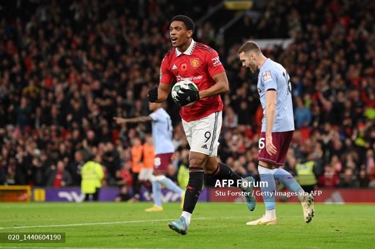 Selebrasi-Martial-MU-vs-Aston-Villa.jpg