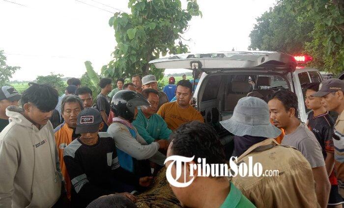 Seorang-pemancing-meninggal-dunia-karena-tersengat-listrik.jpg
