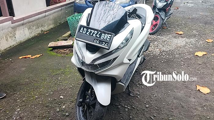Sepeda-Motor-Honda-PCX-warna-putih.jpg