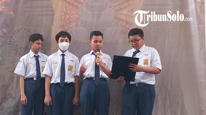 Siswa-SMPI-Al-Abidin-Surakarta-saat-mengikuti-Lomba-Cipta-Puisi-dan-Dialog.jpg