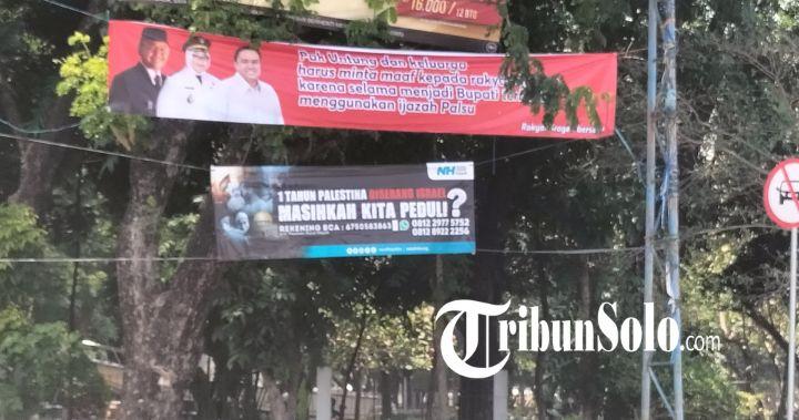 Spanduk-menyeret-nama-Mantan-Bupati-Sragen-Untung-Wiyono-dan-keluarga.jpg