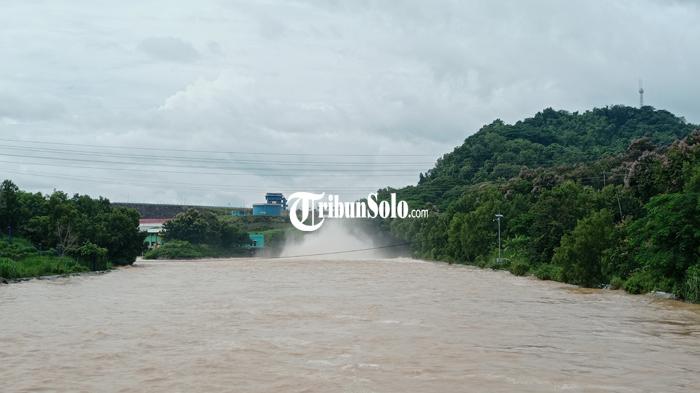 Spillway-Waduk-Gajah-Mungkur.jpg