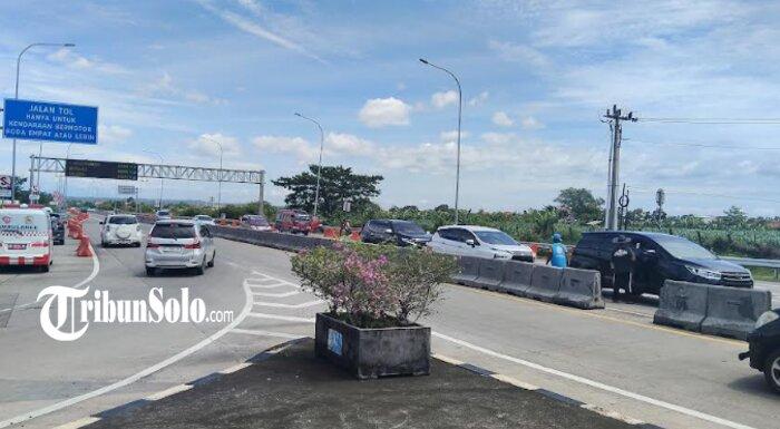 Suasana-Gerbang-Tol-Kebakkramat-Sabtu.jpg