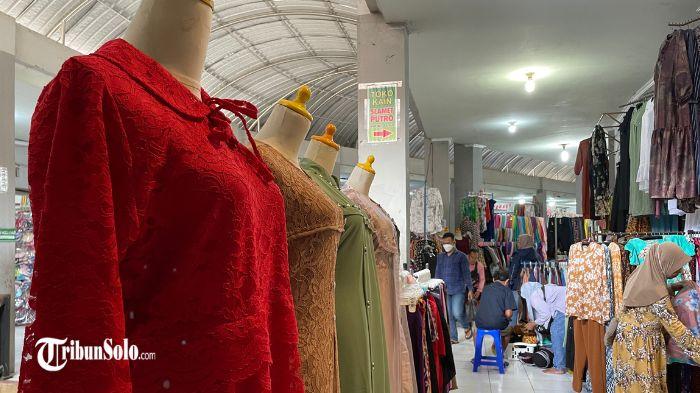 Suasana-H-2-Lebaran-pedagang-pakaian-di-pasar-Ir-Soekarno-Sukoharjo.jpg