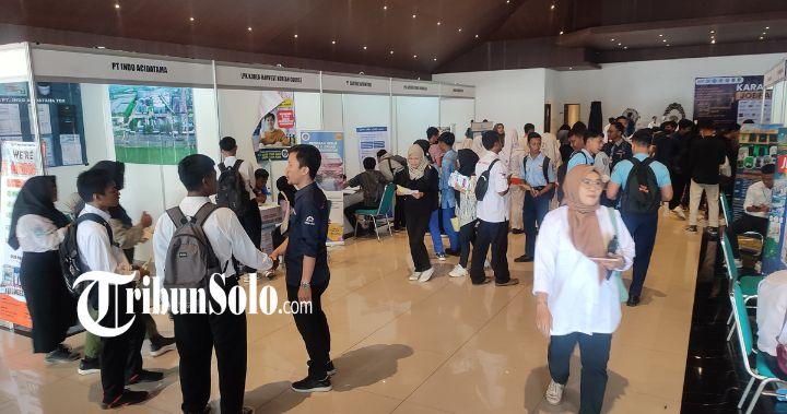 Suasana-Karanganyar-Job-Fair-2024-di-Gedung-Kebudayaan-Karanganyar-Rabu-1192024.jpg